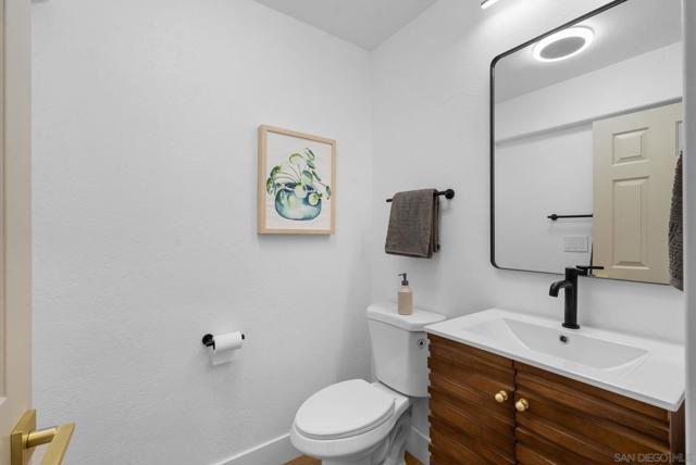 1052 Via Vera Cruz, San Marcos CA: https://media.crmls.org/mediaz/a5462942-a971-4467-81b4-29cf5ad05d24.jpg