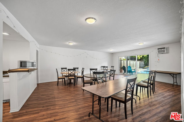 5950 Buckingham, Culver City CA: https://media.crmls.org/mediaz/a54669d6-2234-486b-83ef-f063df37b281.jpg