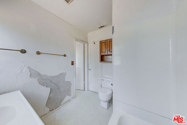253 W El Sur Street, Monrovia CA: https://media.crmls.org/mediaz/a546c451-af18-4d49-852a-4f0277730f95.jpg