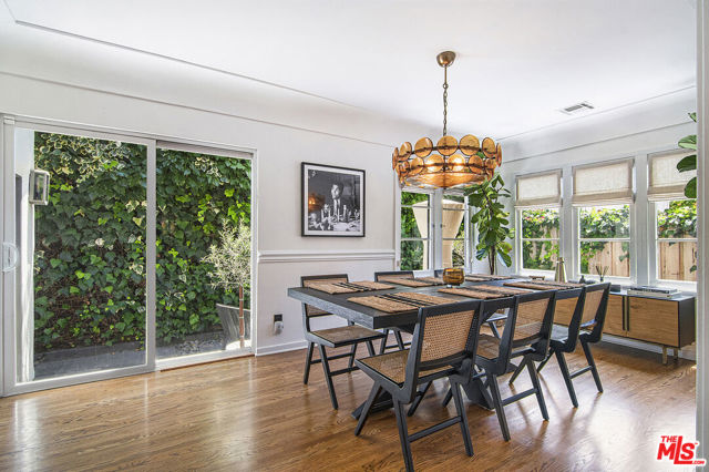 8260 Oakwood Avenue, Los Angeles CA: https://media.crmls.org/mediaz/a5472c23-488e-441f-ba0e-658f9cea6ca0.jpg