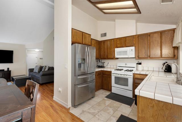 Detail Gallery Image 9 of 22 For 8449 Snow White Dr, El Cajon,  CA 92021 - 3 Beds | 2 Baths