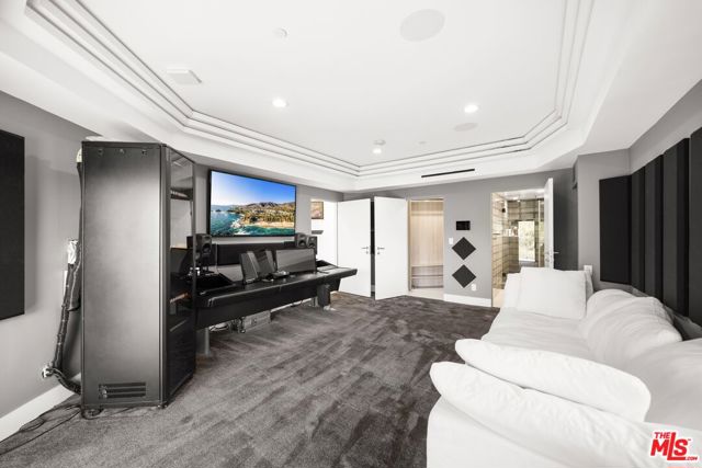 7141 Woodrow Wilson Drive, Los Angeles CA: https://media.crmls.org/mediaz/a5486a35-ad01-440a-bb6c-57d6eccd68e0.jpg