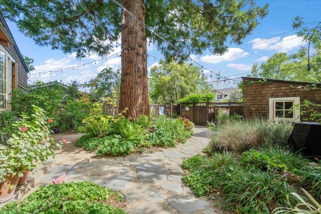 705 University Avenue, Los Altos CA: https://media.crmls.org/mediaz/a5491e69-aafb-4a19-b069-57d1866cb36d.jpg