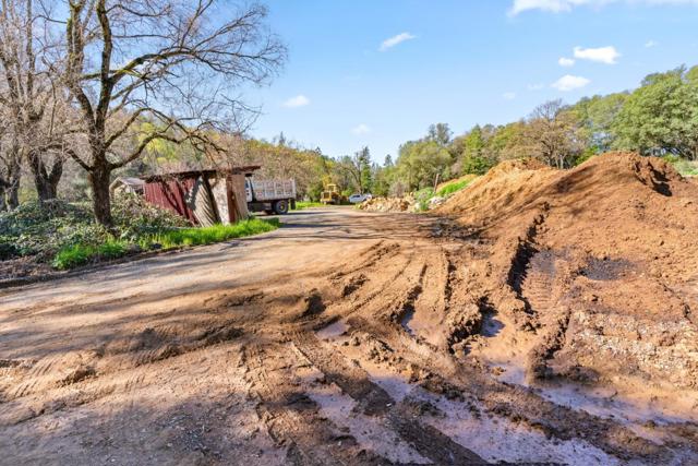 10264 Combie Road,  CA: https://media.crmls.org/mediaz/a5495f7d-4bc0-4fc8-9efa-5c5110eaf17a.jpg