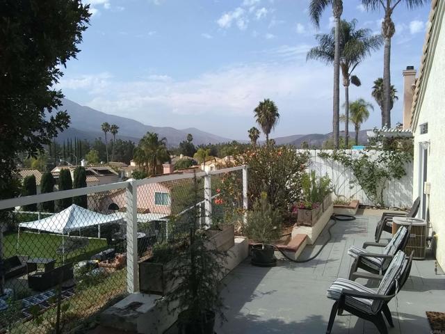11738 Monte View Court, El Cajon CA: https://media.crmls.org/mediaz/a549eca8-017d-4d02-ac5f-413dd56e874b.jpg