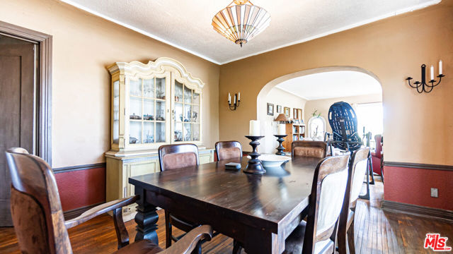 1277 S Orange Drive, Los Angeles CA: https://media.crmls.org/mediaz/a54a2ae0-45b9-4bbe-b4a4-2af5c501c3c4.jpg