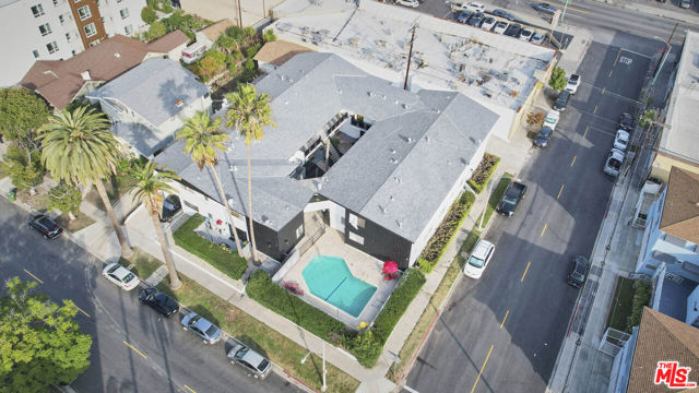 204 N Manhattan Place, Los Angeles CA: https://media.crmls.org/mediaz/a54b1ff4-486e-4047-b1c6-cbac0a3f4cff.jpg