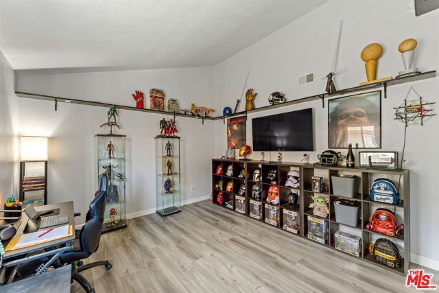 586 Rosewood Avenue, Camarillo CA: https://media.crmls.org/mediaz/a54b94f9-f770-4d8a-9547-4efcb9637875.jpg