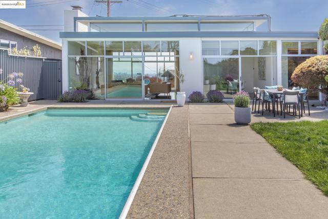 7145 View Ave, El Cerrito CA: https://media.crmls.org/mediaz/a54c3c73-75b2-4533-b58a-eea2c1739d72.jpg