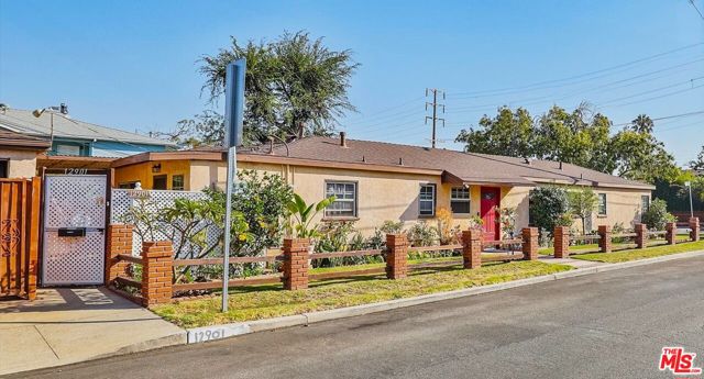 3645 Beethoven Street, Los Angeles CA: https://media.crmls.org/mediaz/a54c8e75-4afb-4400-85b7-150f3f22e488.jpg