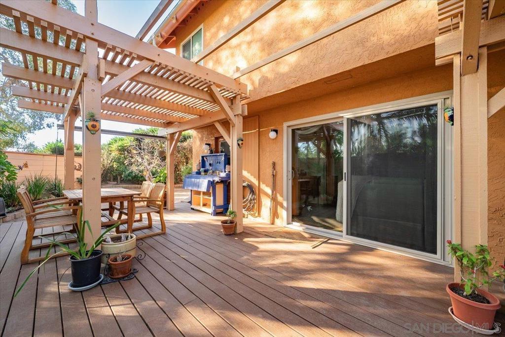 https://media.crmls.org/mediaz/a54c8fd6-ead7-4234-a5f4-2db00a32331b.jpg?preset=X-Large