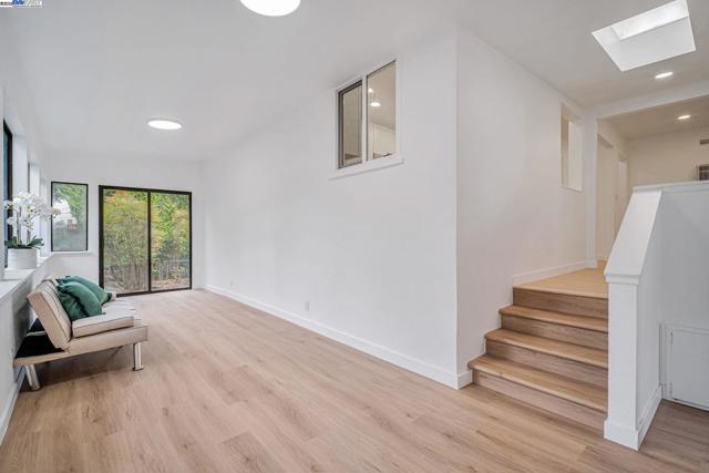 18760 Sandy Rd, Castro Valley CA: https://media.crmls.org/mediaz/a54c979f-a42b-4acf-90cf-e53a214a0424.jpg