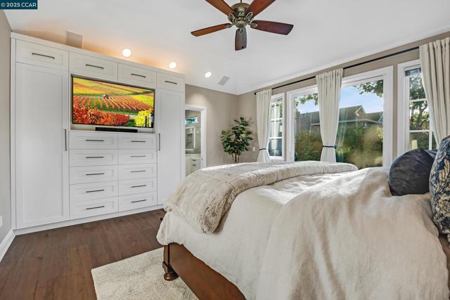 10 Woodside Dr, Danville CA: https://media.crmls.org/mediaz/a54ca529-dced-4c00-8330-623b6094a20b.jpg
