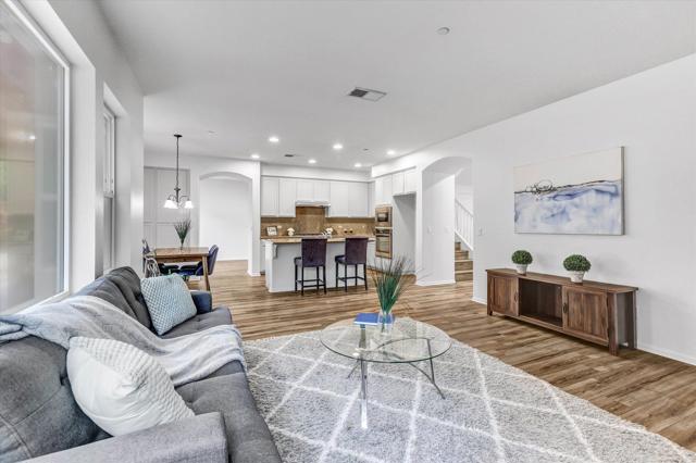 Detail Gallery Image 8 of 41 For 1717 Webber Way, Chula Vista,  CA 91913 - 6 Beds | 4 Baths