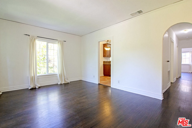 3403 Glenhurst Avenue, Los Angeles CA: https://media.crmls.org/mediaz/a54e7c5e-10e8-46a5-9c31-ef1b91b2d430.jpg
