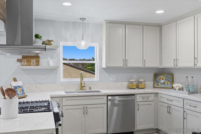 2039 Winnett St, San Diego CA: https://media.crmls.org/mediaz/a54e7f33-9cc1-4a57-88f2-5c49ac6fcacd.jpg