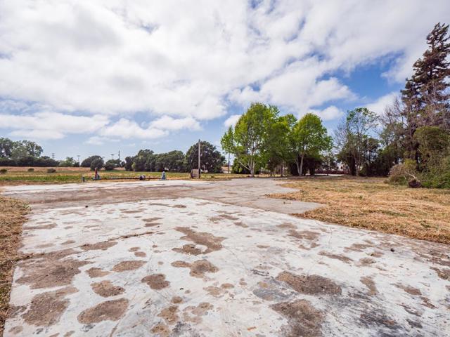 30 Riverside Road, Watsonville CA: https://media.crmls.org/mediaz/a54e9aa6-8739-43f0-8412-16304cd266d0.jpg