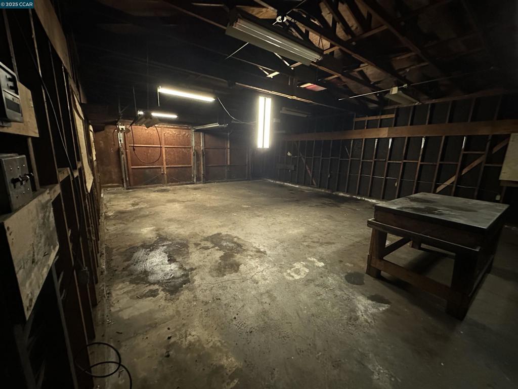 https://media.crmls.org/mediaz/a54fe8d0-7a29-4d87-8171-6efcd4577714.jpg?preset=X-Large
