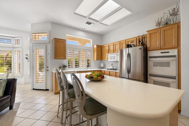 78197 Bonanza Drive, Palm Desert CA: https://media.crmls.org/mediaz/a5505d52-8649-4387-90d5-a8b119aa248a.jpg