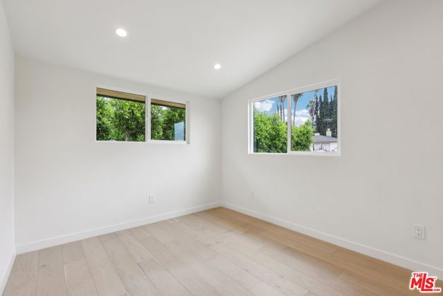 6731 Delco Avenue, Winnetka CA: https://media.crmls.org/mediaz/a5508dda-ff8e-4b54-bb73-4a79ae711d21.jpg