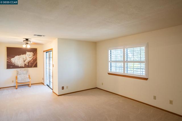 643 Old Course Ct, Valley Springs CA: https://media.crmls.org/mediaz/a550ca95-14ab-4011-b2cd-54793bd0890a.jpg