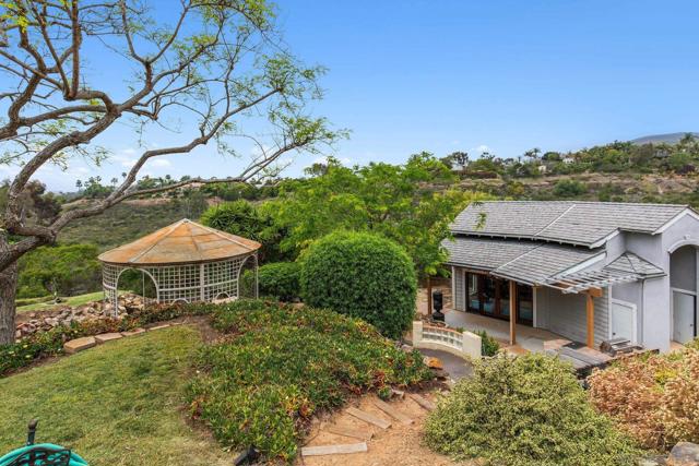 521 Latigo Row, Encinitas CA: https://media.crmls.org/mediaz/a5510ee3-ea92-4bf0-b967-631180330651.jpg