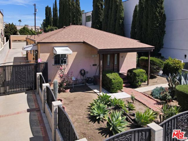 844 N Poinsettia Place, Los Angeles CA: https://media.crmls.org/mediaz/a551856d-375e-4352-b3a5-c73bf864d029.jpg