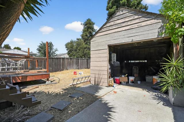 7000 Arthur Street, Oakland CA: https://media.crmls.org/mediaz/a551e169-8023-4c8c-8b39-aac9014edc27.jpg