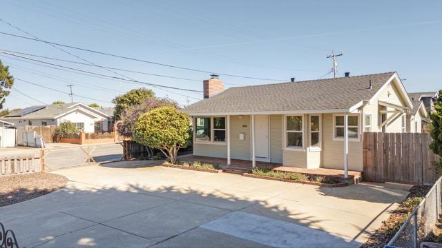 1440 Contra Costa Street, Seaside CA: https://media.crmls.org/mediaz/a5526419-0c57-4631-b1e6-c0c0eaf4d775.jpg
