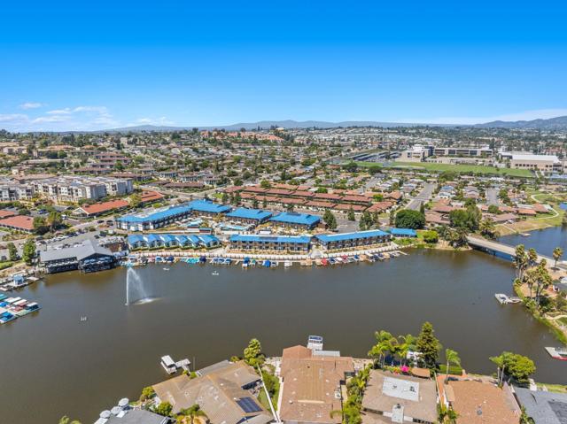 1051 La Reina Drive, San Marcos CA: https://media.crmls.org/mediaz/a552a1a1-ba8b-4346-bbb0-556e3039fea1.jpg
