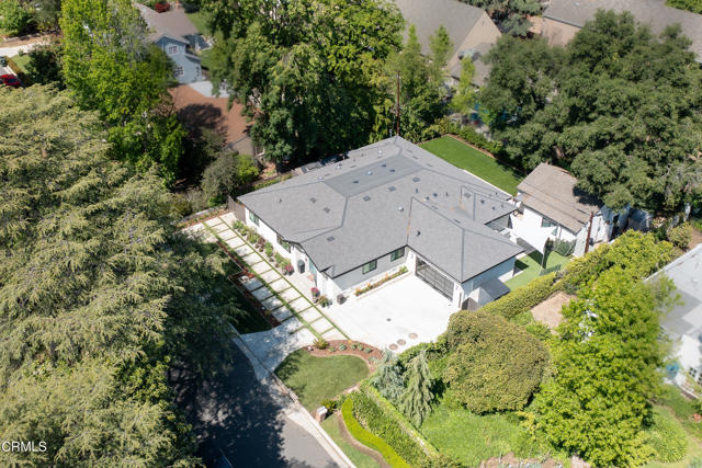 4428 Oakwood Avenue, La Canada Flintridge CA: https://media.crmls.org/mediaz/a552e799-cc18-46aa-9f76-3d84562a08f3.jpg