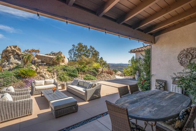 13495 Del Poniente Road, Poway CA: https://media.crmls.org/mediaz/a5533960-0959-44c0-adfc-762626047ea6.jpg
