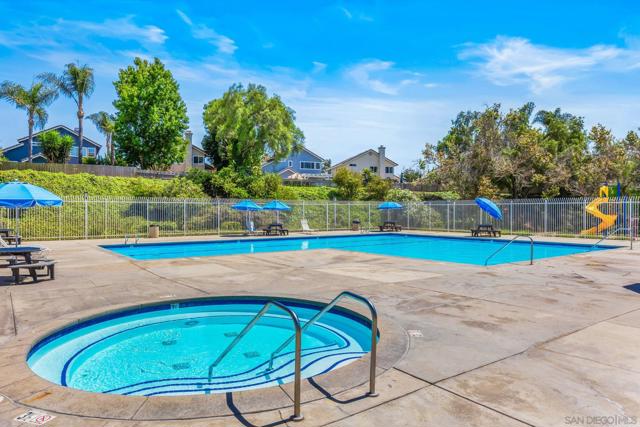 5341 Gooseberry Way, Oceanside CA: https://media.crmls.org/mediaz/a5536f65-e25e-4a0a-9d76-31abc5c80bfa.jpg