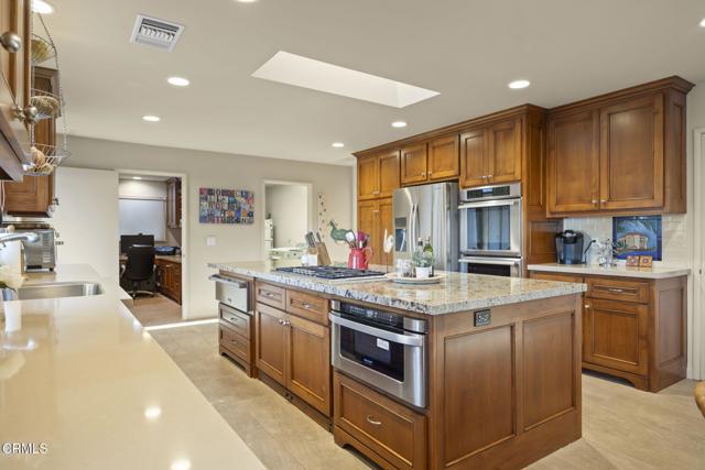 635 Via Del Cerro, Camarillo CA: https://media.crmls.org/mediaz/a553b07f-eb16-4665-b612-d256623d3c25.jpg