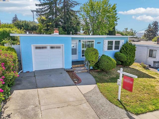 19136 Mayberry Dr, Castro Valley CA: https://media.crmls.org/mediaz/a5540c4d-3ff0-48e2-993e-eb5e9e7fe8f9.jpg