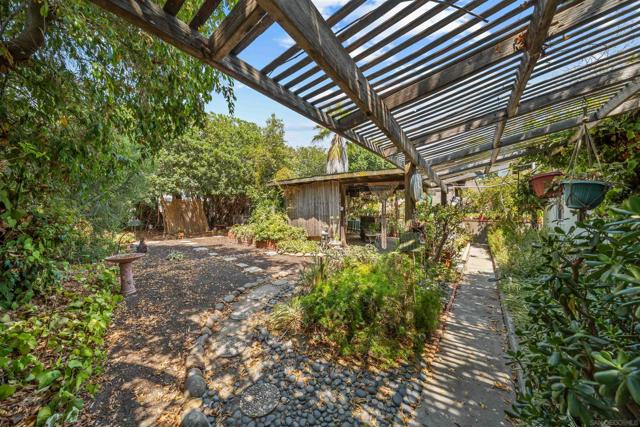 8706 Delta St, La Mesa CA: https://media.crmls.org/mediaz/a5543fe2-fd56-43c0-8f95-abf84701d415.jpg