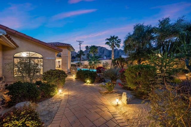 53720 Avenida Carranza, La Quinta CA: https://media.crmls.org/mediaz/a554517b-b4b7-4686-8b48-1c2bddbcc04d.jpg