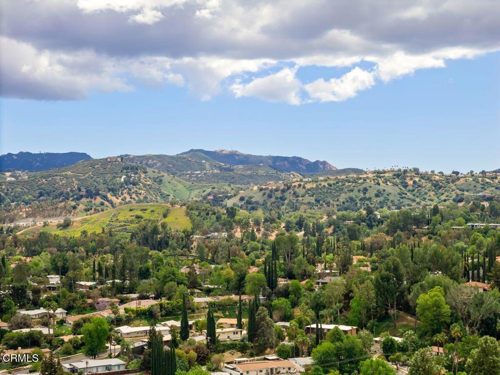 https://media.crmls.org/mediaz/a55485b7-93fa-4dbe-abd0-6548e395e3d5.jpg?preset=X-Large