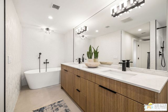 5155 E Bobolink Lane, Palm Springs CA: https://media.crmls.org/mediaz/a554e027-c22a-4d98-8f4d-f29fb3fa02ff.jpg