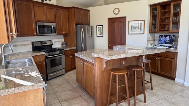 1707 Santa Margarita Drive, Fallbrook CA: https://media.crmls.org/mediaz/a5553a43-b36d-4d3e-bf40-0260247d66b1.jpg