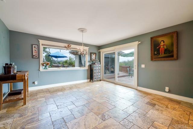 2719 Via Del Robles, Fallbrook CA: https://media.crmls.org/mediaz/a555776e-9a11-4e1b-9ac7-d866fe9cadc3.jpg