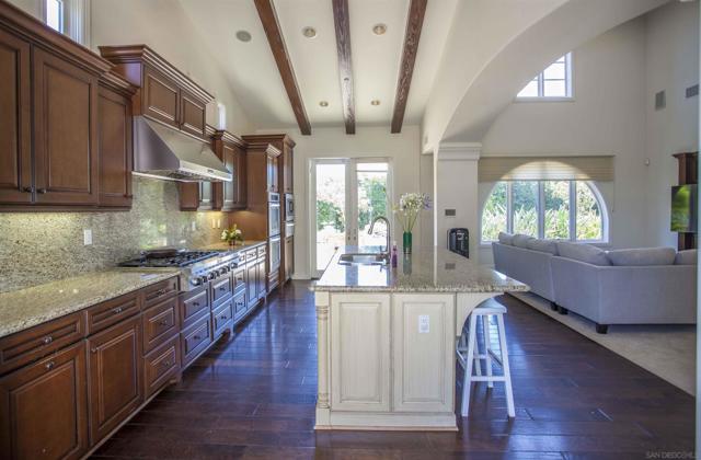 16632 Rose Of Tralee Ln, San Diego CA: https://media.crmls.org/mediaz/a555aeea-58cd-4704-bfb2-e8ae7d071ce7.jpg