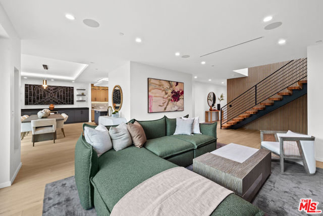 2631 Castle Heights Place, Los Angeles CA: https://media.crmls.org/mediaz/a5562055-fe00-4e5c-957d-155c5f5c4709.jpg