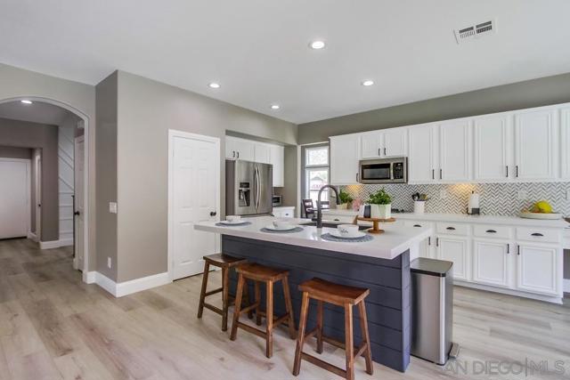 3207 Meadow Side Pl, Escondido CA: https://media.crmls.org/mediaz/a55649b5-27db-49fe-84d3-5d75ca49e1ad.jpg