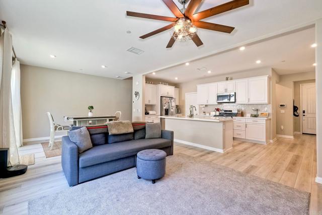 Detail Gallery Image 5 of 31 For 1715 Crabapple Way, Oceanside,  CA 92056 - 3 Beds | 2/1 Baths