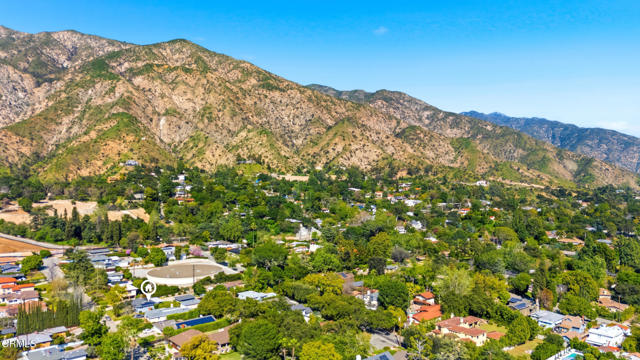 442 Crestvale Drive, Sierra Madre CA: https://media.crmls.org/mediaz/a5568491-9624-4724-be3a-ada1e3dd0641.jpg