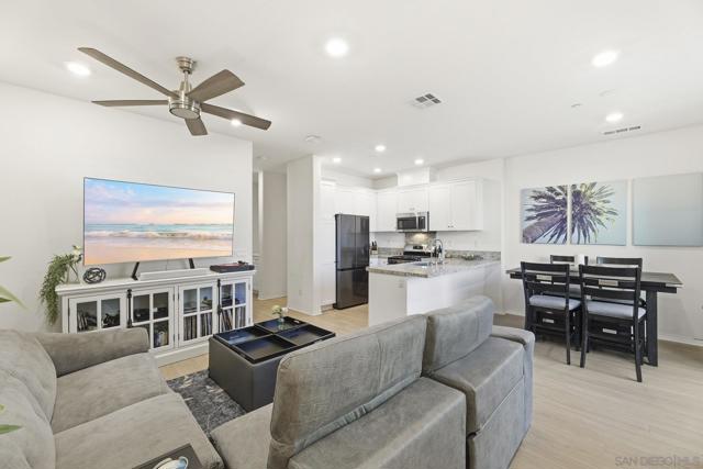 24120 Dolcetto Ave, Murrieta CA: https://media.crmls.org/mediaz/a5568ed9-3b7b-4a45-9a88-cddf1f1719ae.jpg