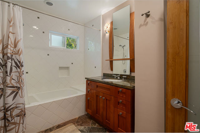 13477 Contour Drive, Sherman Oaks CA: https://media.crmls.org/mediaz/a55695d5-4359-45a8-afd9-d7d9c3dfd46e.jpg