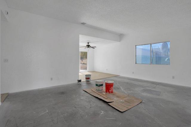57375 Navajo Trail, Yucca Valley CA: https://media.crmls.org/mediaz/a556b029-249c-4cb4-942a-e21853829ad1.jpg