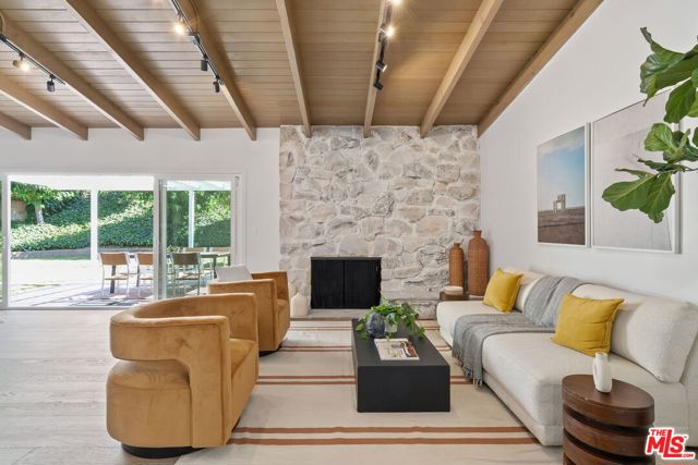 22946 Brenford Street, Woodland Hills CA: https://media.crmls.org/mediaz/a556dd53-0e5c-46df-a4a6-3a7d7886608a.jpg